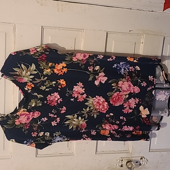 1x flowy floral top Bellamie - Picture 4 of 6